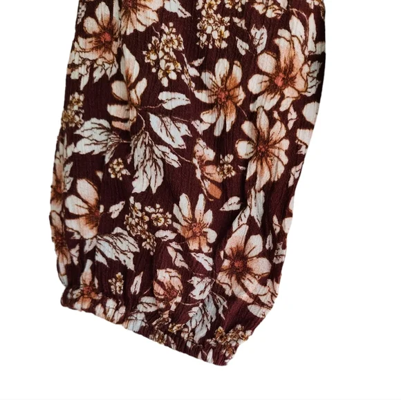 American Eagle Ruched Flutter Hem Off / On Shoulder Flowy Puff Sleeve Floral Top - Picture 6 of 9